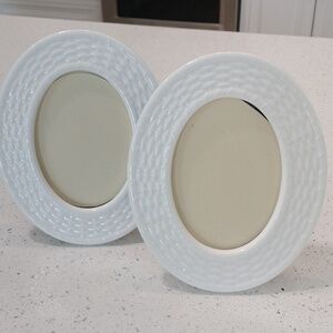 1 oval Wedgewood picture frame